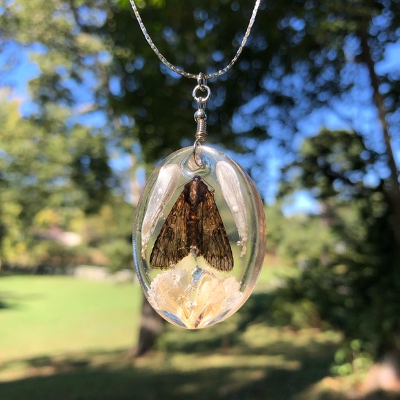 Handmade UV Resin Moth / Flower Necklace - Picture 3 of 16